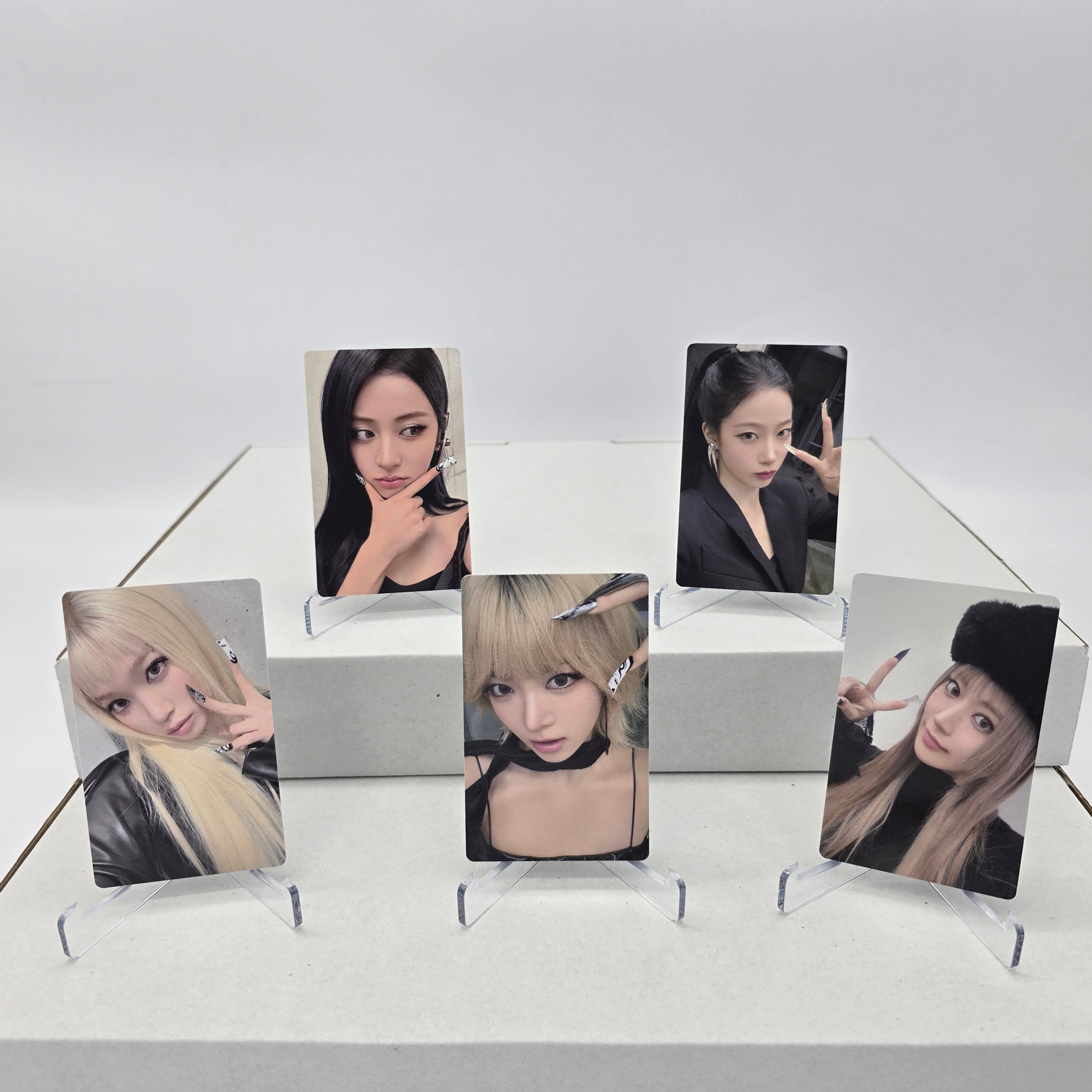 LE SSERAFIM - HOT - WEVERSE POB PHOTOCARD