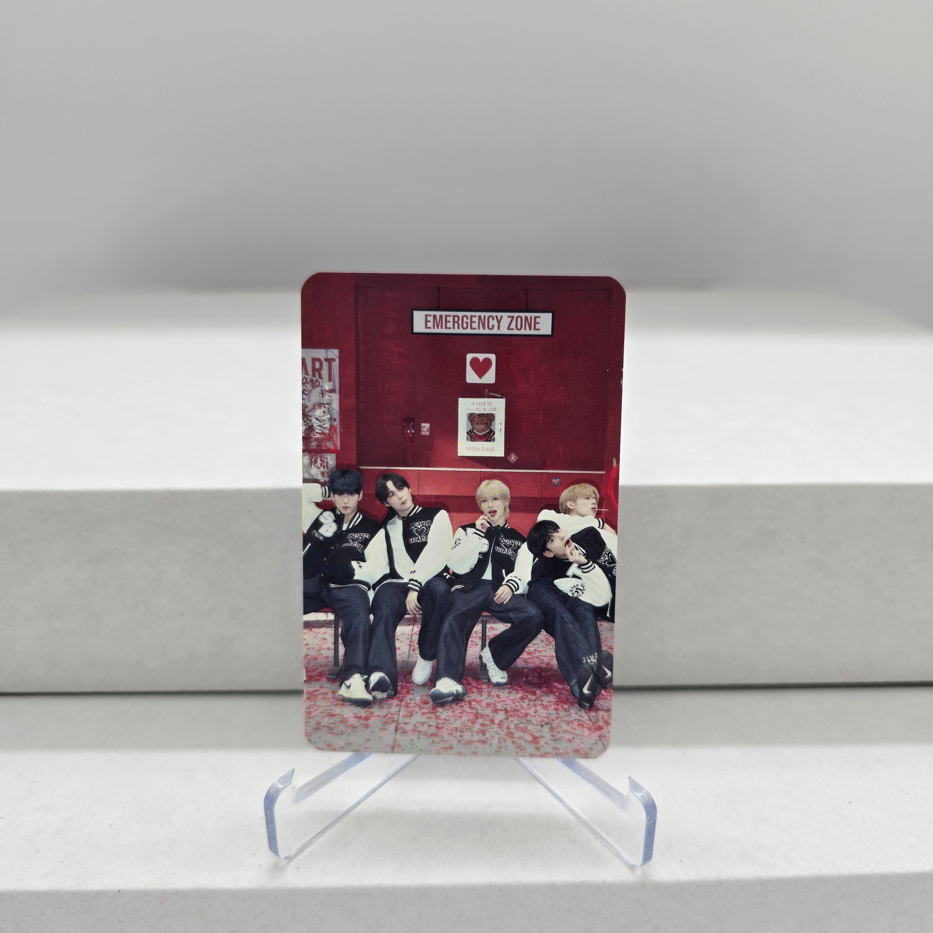 TOMORROW X TOGETHER (TXT) - THE STAR CHAPTER : SANCTUARY - MAKESTAR POB PHOTOCARD