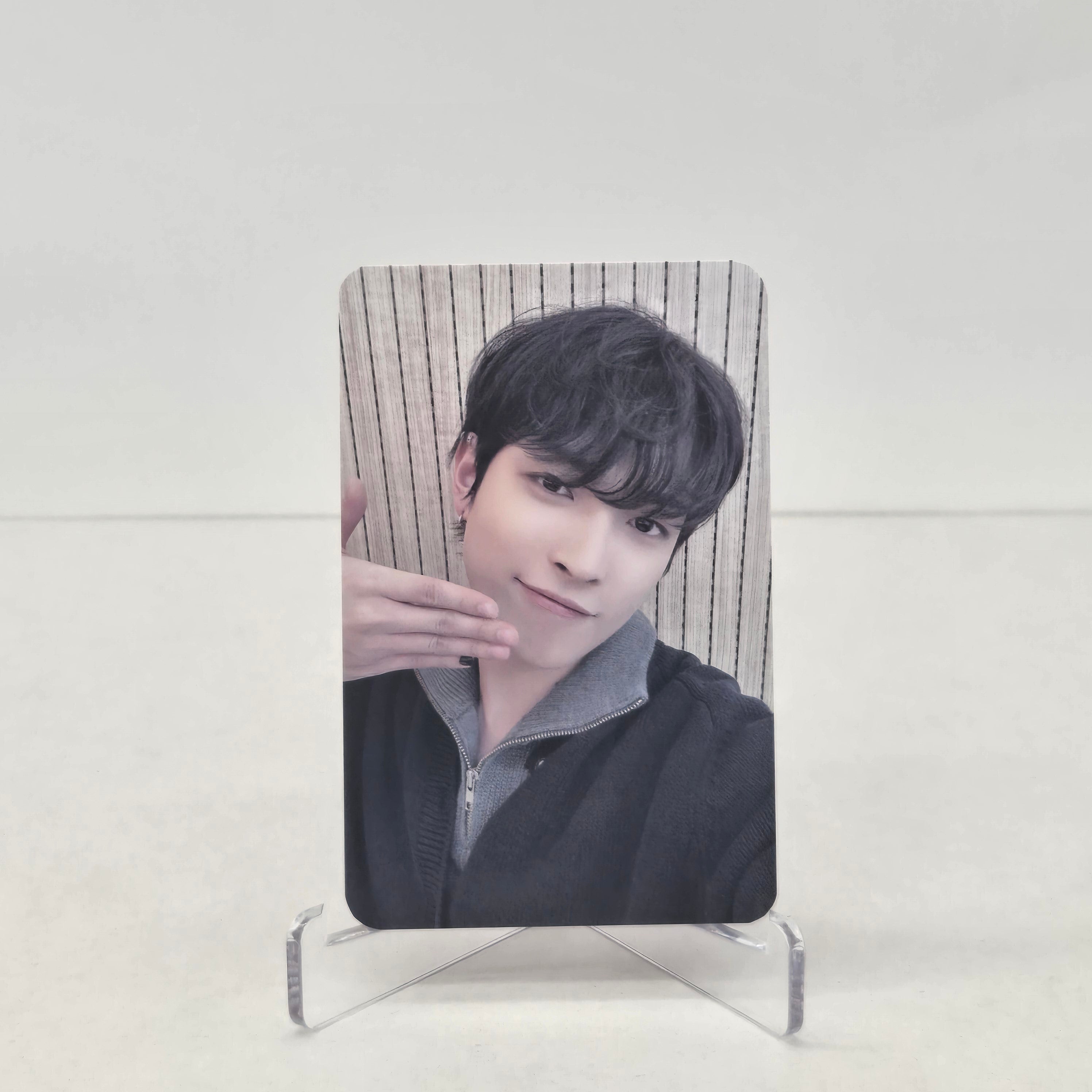 ATEEZ - GOLDEN HOUR : PART.2 - fanplee PHOTOCARD (RED BACKSIDE)