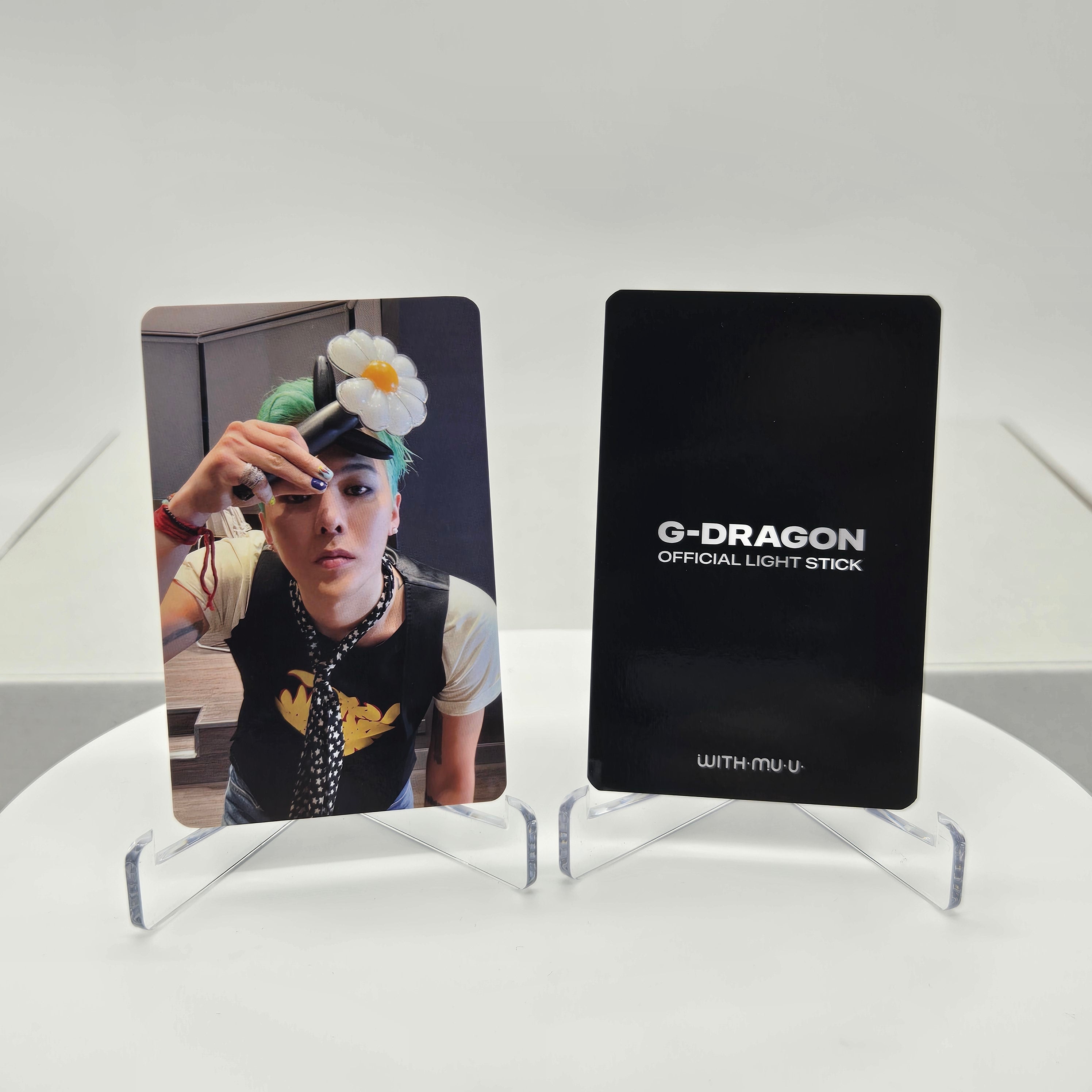 G-DRAGON - OFFICIAL LIGHT STICK WITHMUU POB PHOTOCARD
