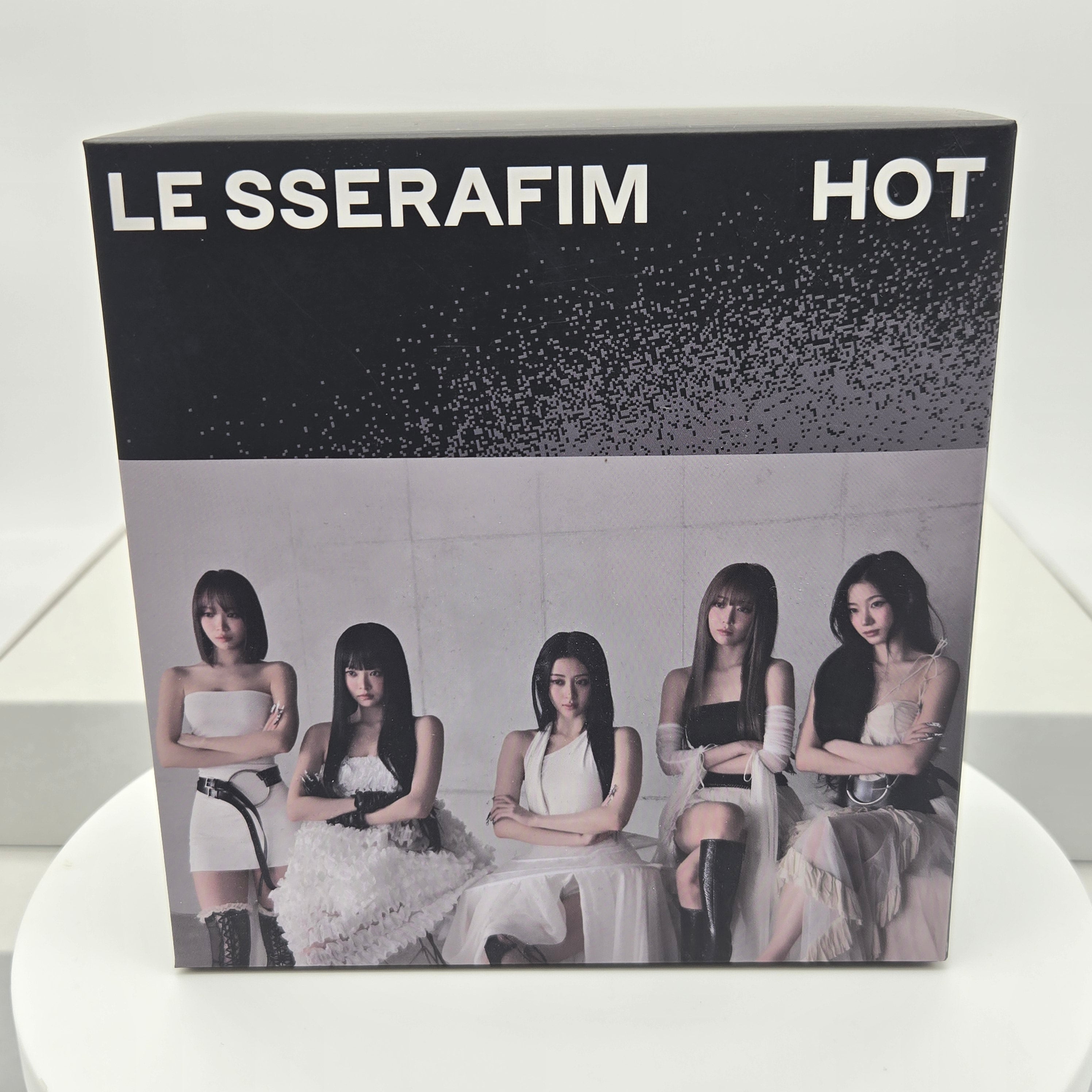 LE SSERAFIM - HOT - COMPACT SET OUTER BOX