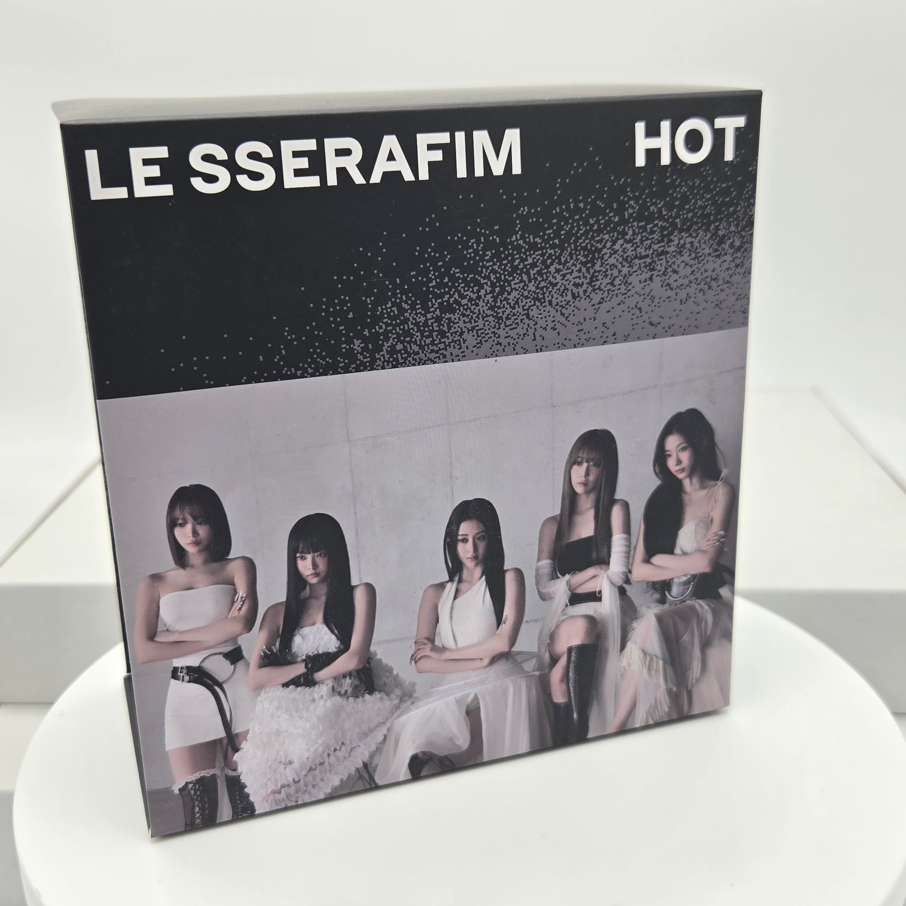 LE SSERAFIM - HOT - COMPACT SET OUTER BOX