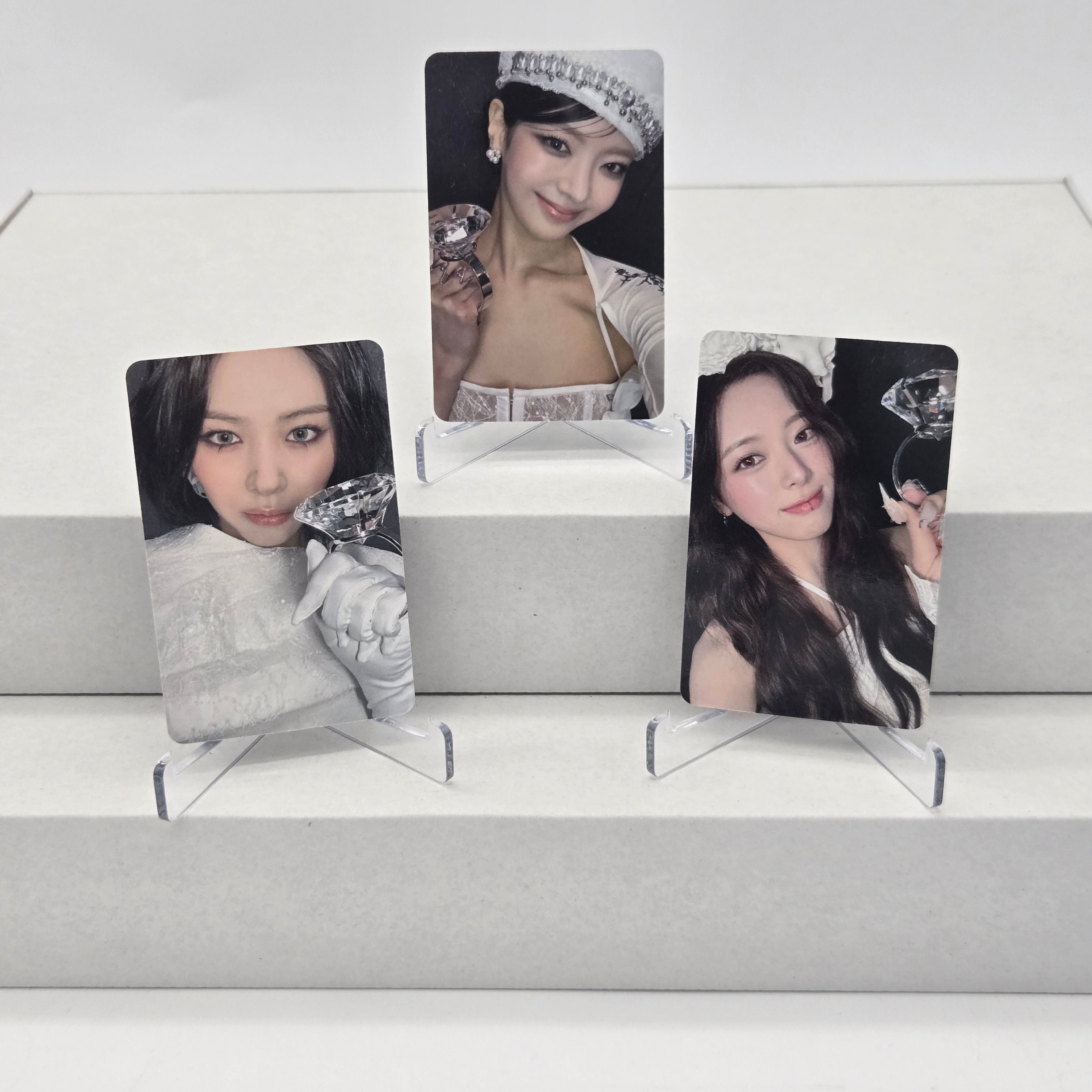ITZY - [MOTTO] -  APPLE MUSIC POB PHOTOCARD (SELFIE VER.)