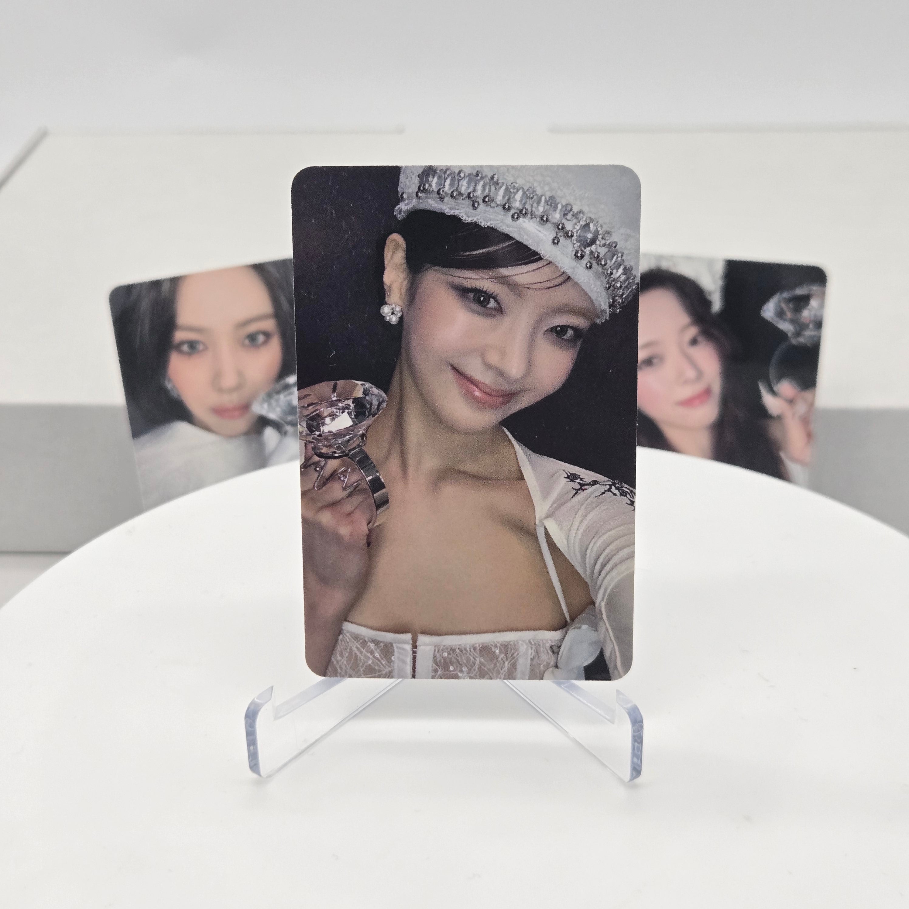 ITZY - [MOTTO] -  APPLE MUSIC POB PHOTOCARD (SELFIE VER.)