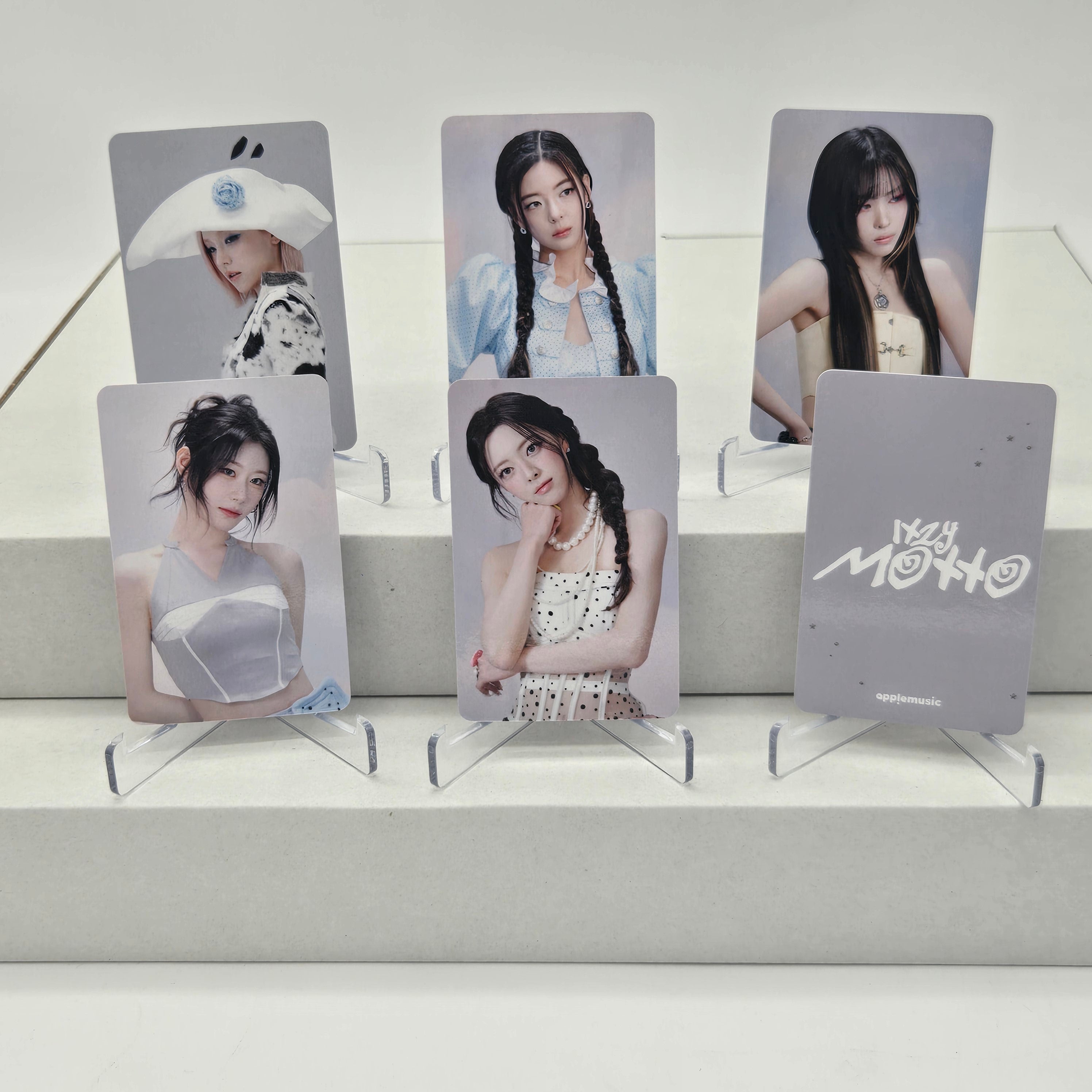 ITZY - [MOTTO] -  APPLE MUSIC POB PHOTOCARD (MAKING-OF-CONCEPT VER.)