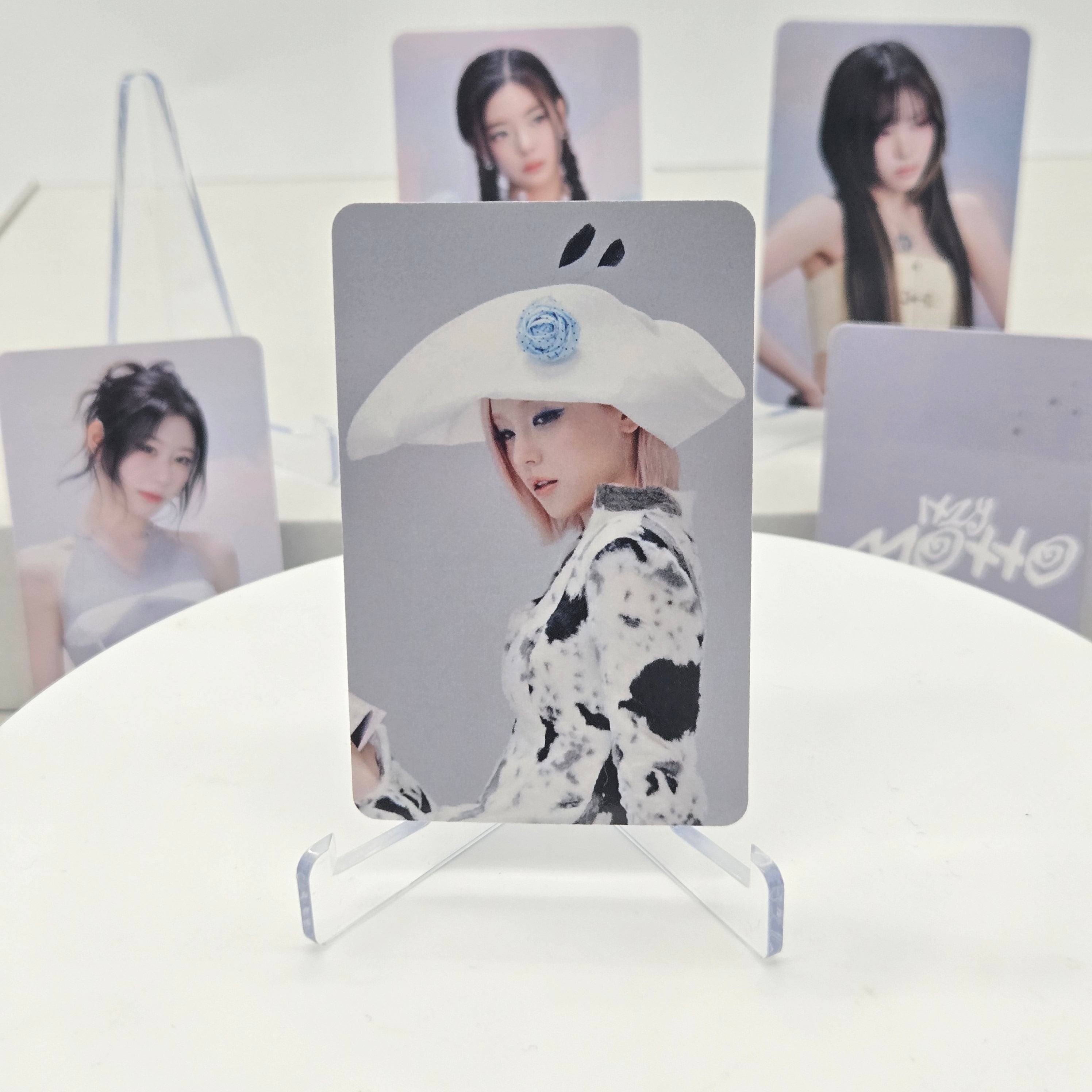 ITZY - [MOTTO] -  APPLE MUSIC POB PHOTOCARD (MAKING-OF-CONCEPT VER.)