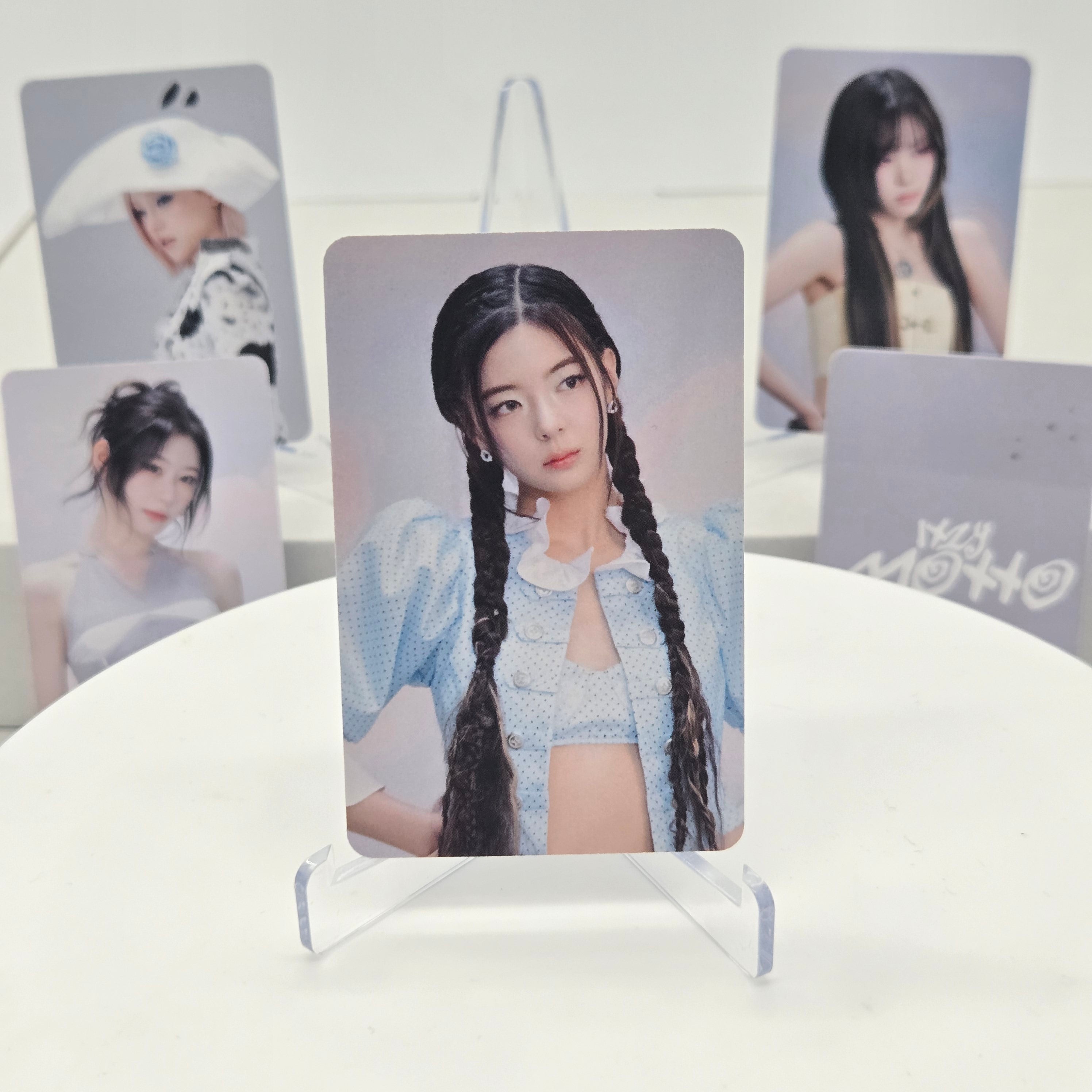 ITZY - [MOTTO] -  APPLE MUSIC POB PHOTOCARD (MAKING-OF-CONCEPT VER.)