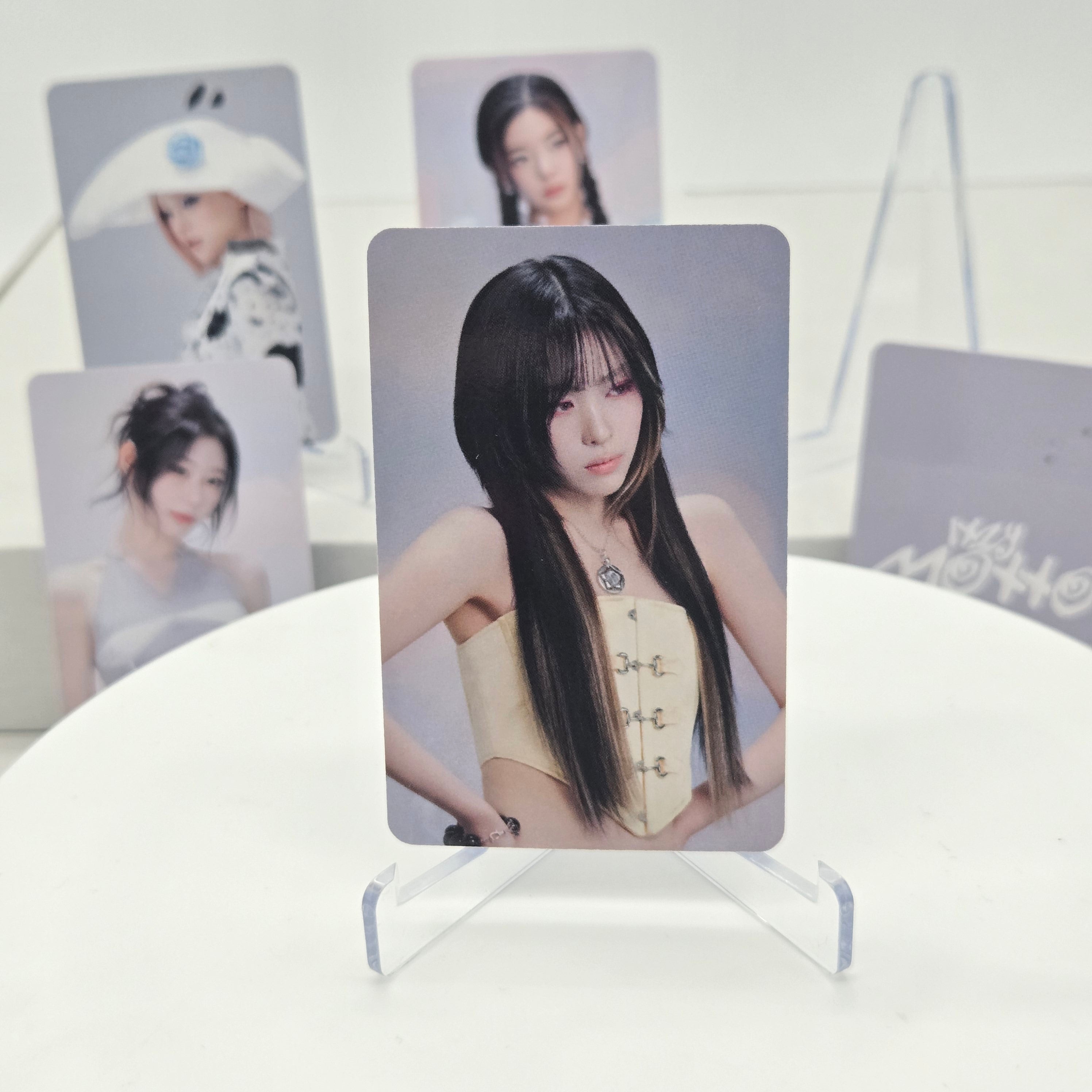 ITZY - [MOTTO] -  APPLE MUSIC POB PHOTOCARD (MAKING-OF-CONCEPT VER.)