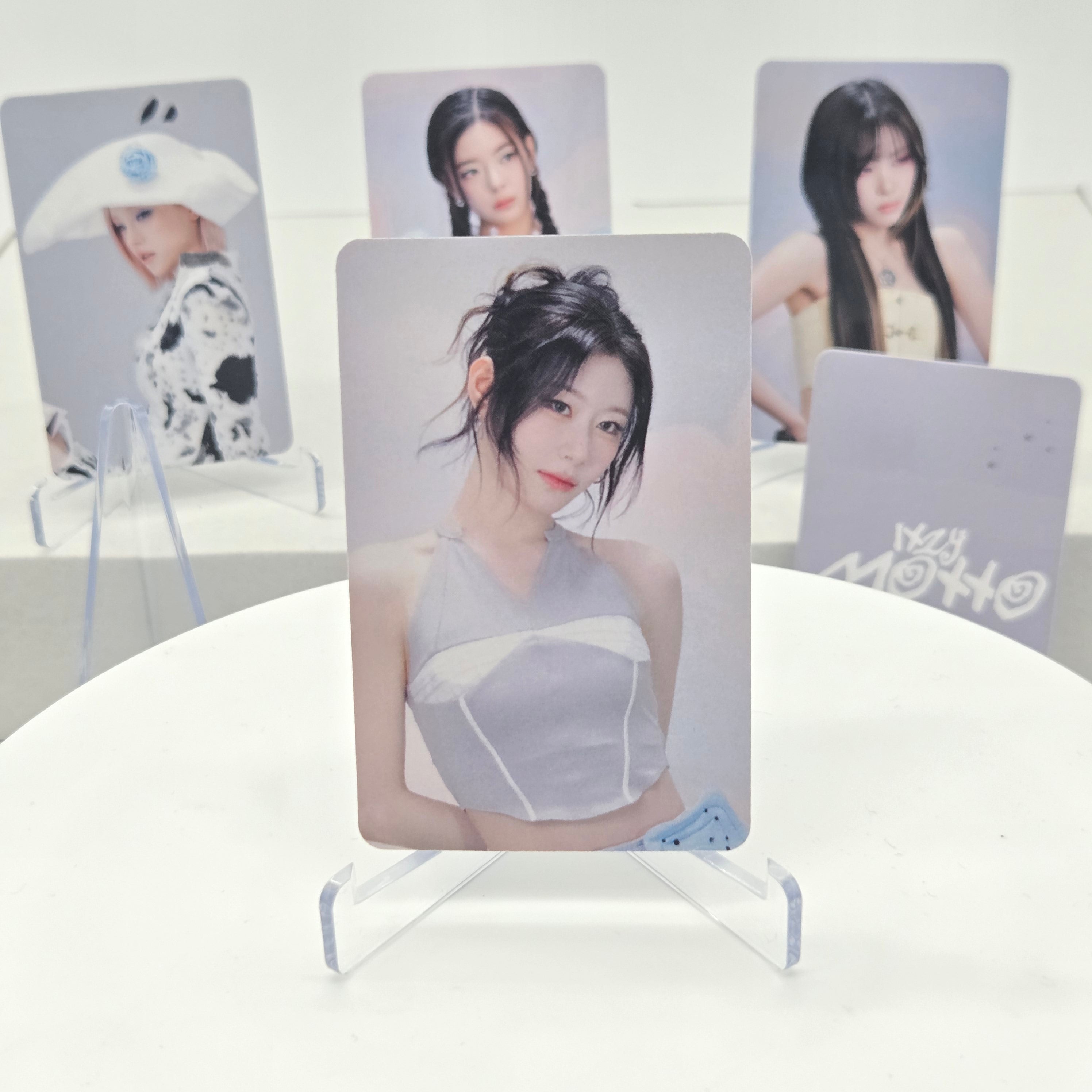ITZY - [MOTTO] -  APPLE MUSIC POB PHOTOCARD (MAKING-OF-CONCEPT VER.)