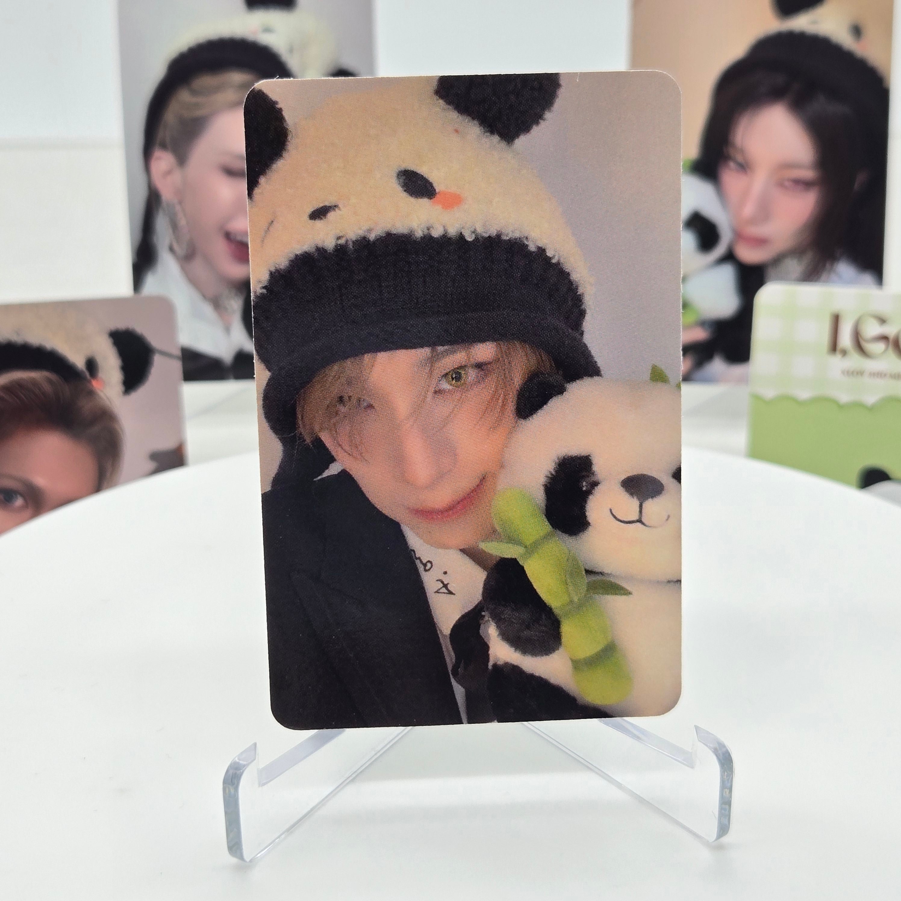 XLOV - 2ND MINI ALBUM [I,GOD] - APPLEMUSIC POB PHOTOCARD (LOVE BAO VER.)