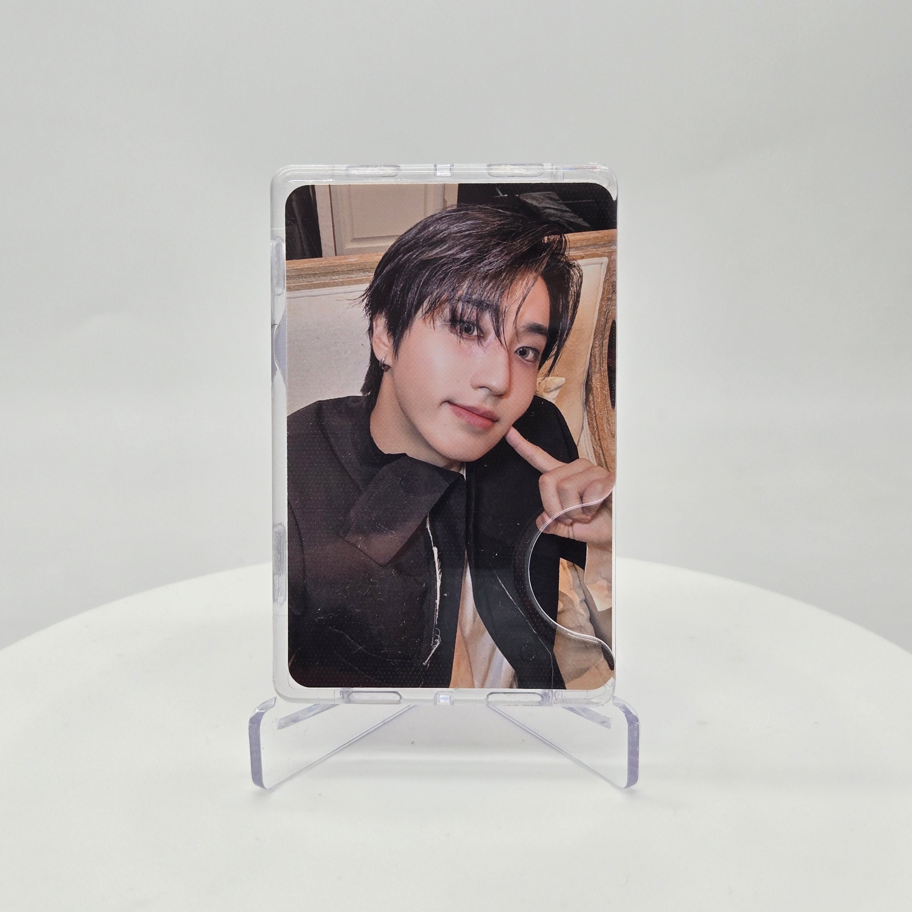 CLEAR MAGNETIC CARD HOLDER