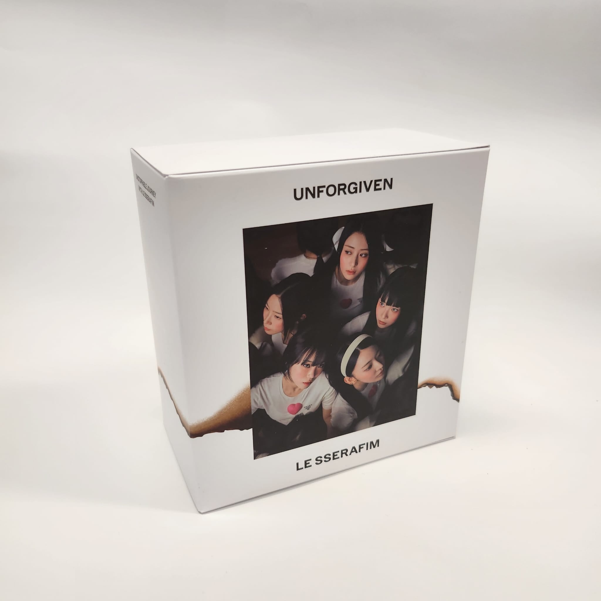 LE SSERAFIM - UNFORGIVEN - WEVERSE GIFT SET BOX (COMPACT VERSION)