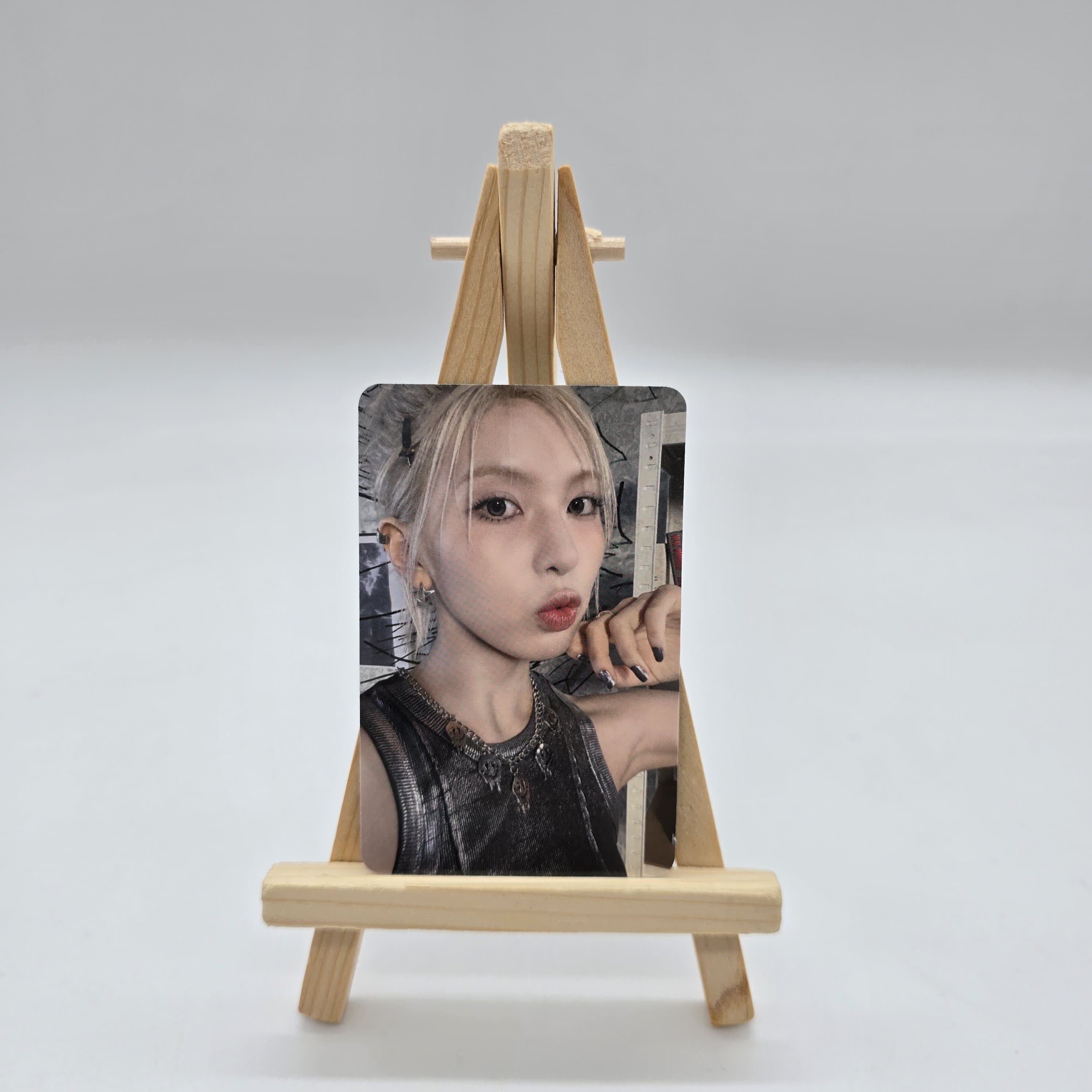 NMIXX -  FE304: STICK OUT (STANDARD VER.) - APPLE MUSIC POB PHOTOCARD