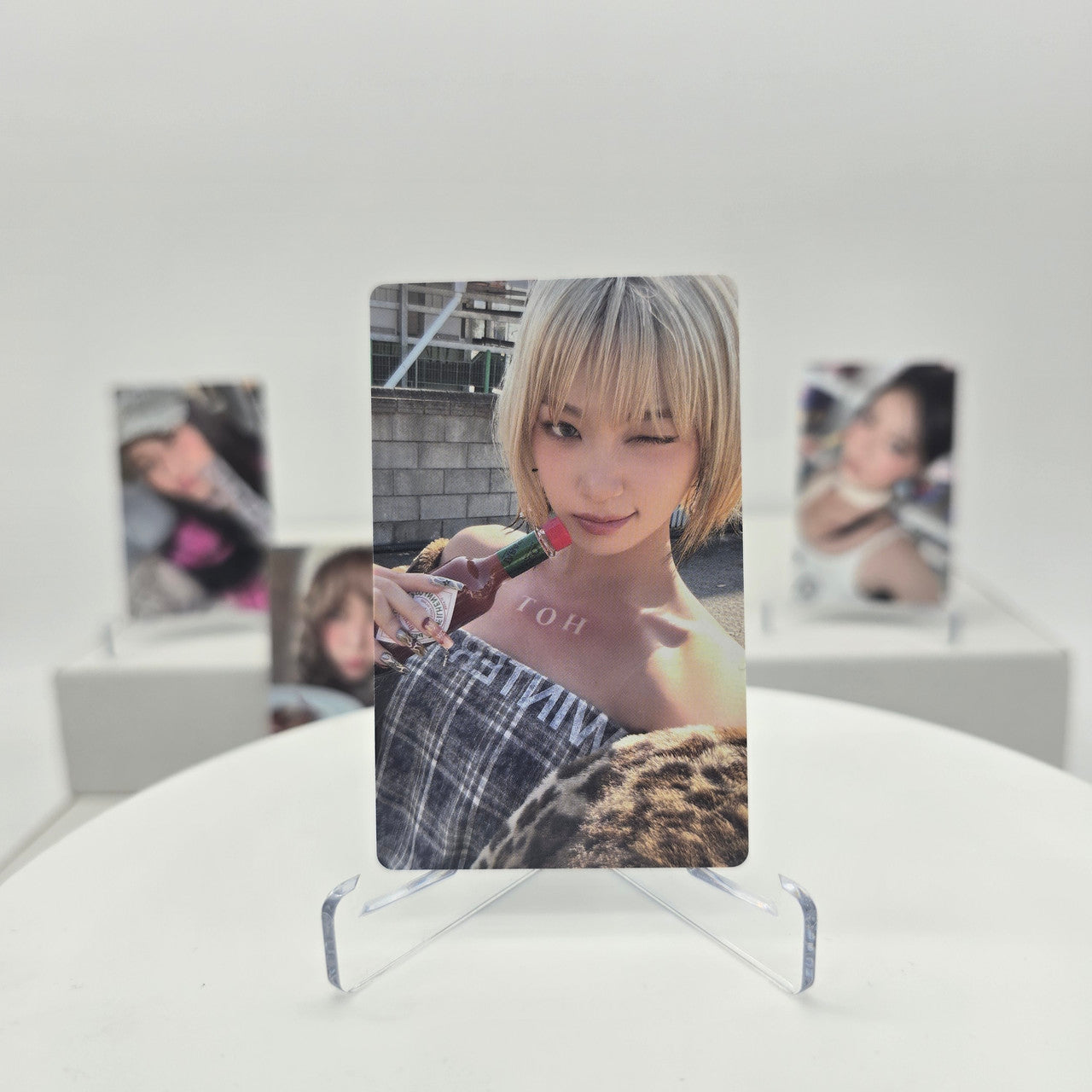 LE SSERAFIM - HOT - WEVERSE POB TYPE FOOD PHOTOCARD